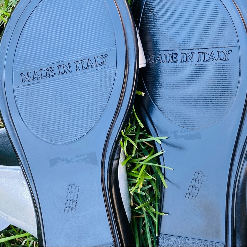 NWT Women Sz-6.5 ITALIAN SHOEMAKERS- Silver Flats Open Toe & Elastic Heal Straps - Picture 7 of 16